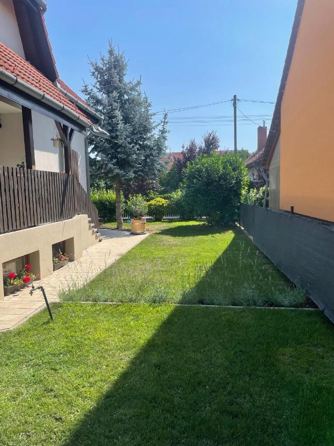 Villa Lili Apartments Balatonkeresztúr Exterior foto