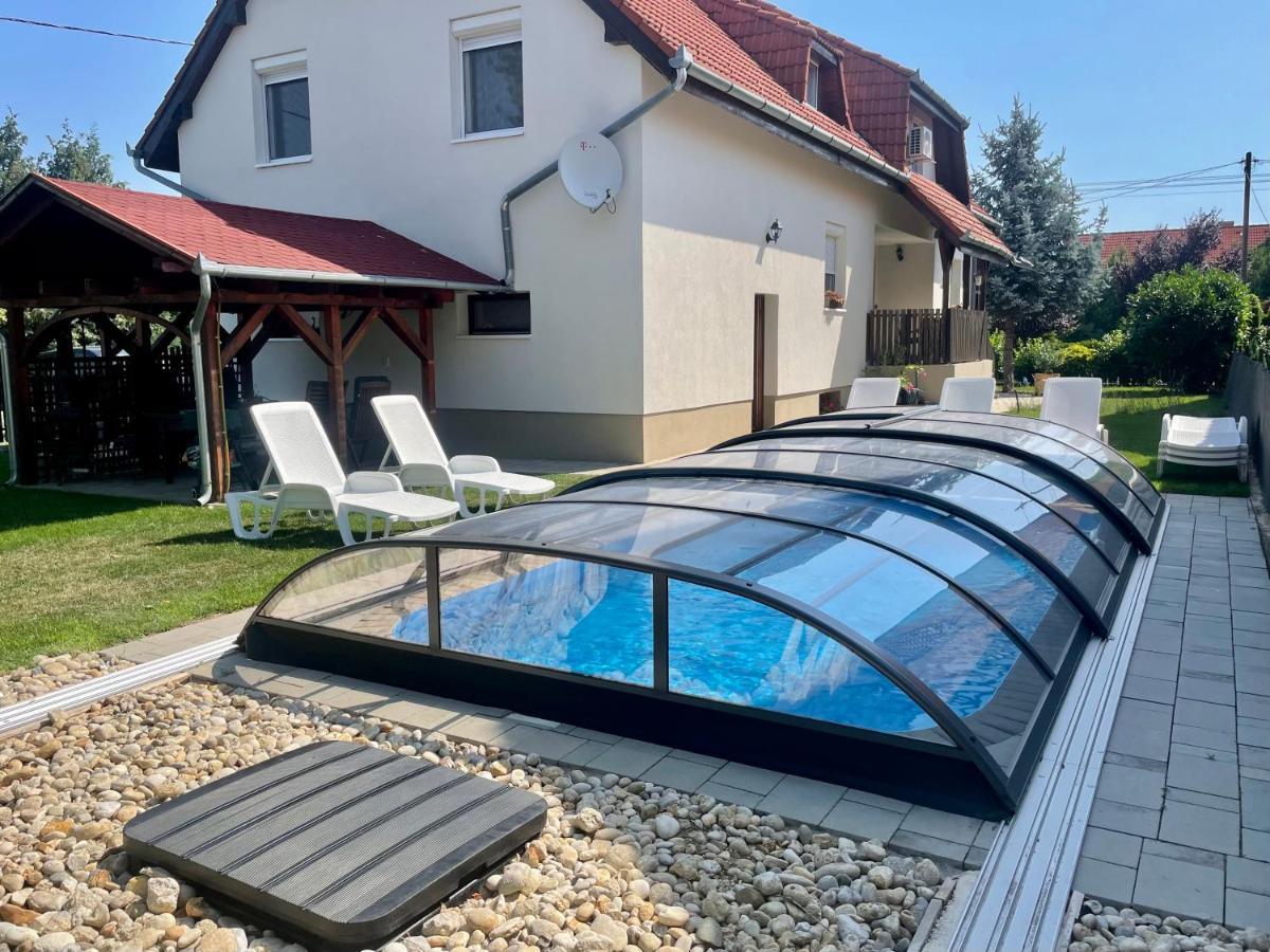 Villa Lili Apartments Balatonkeresztúr Exterior foto