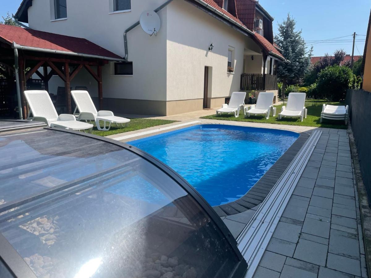 Villa Lili Apartments Balatonkeresztúr Exterior foto